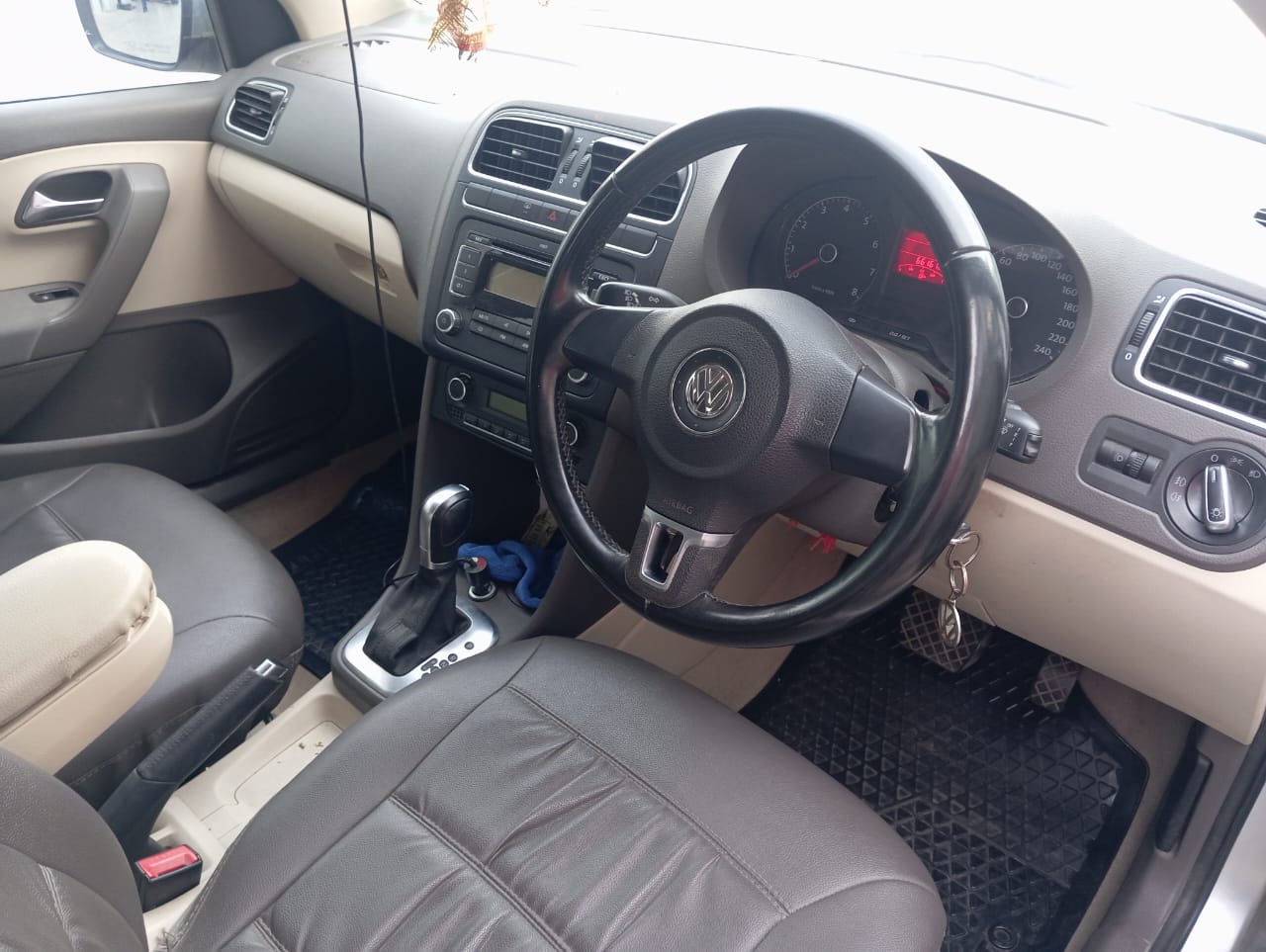Volkswagen Vento(2010-2012) Comfortline Petrol